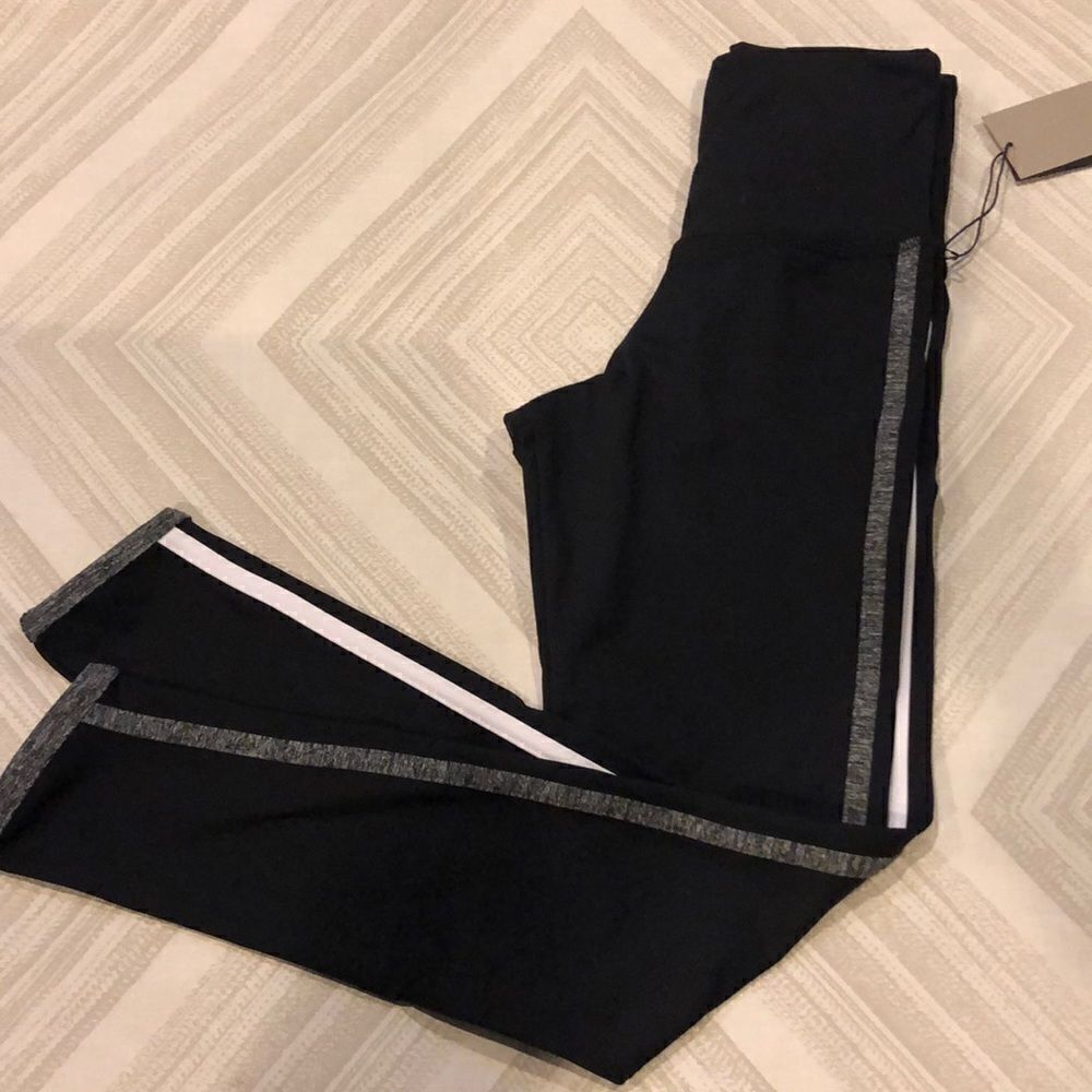 Strut This Black Leggings w. White & Grey Side Stripes